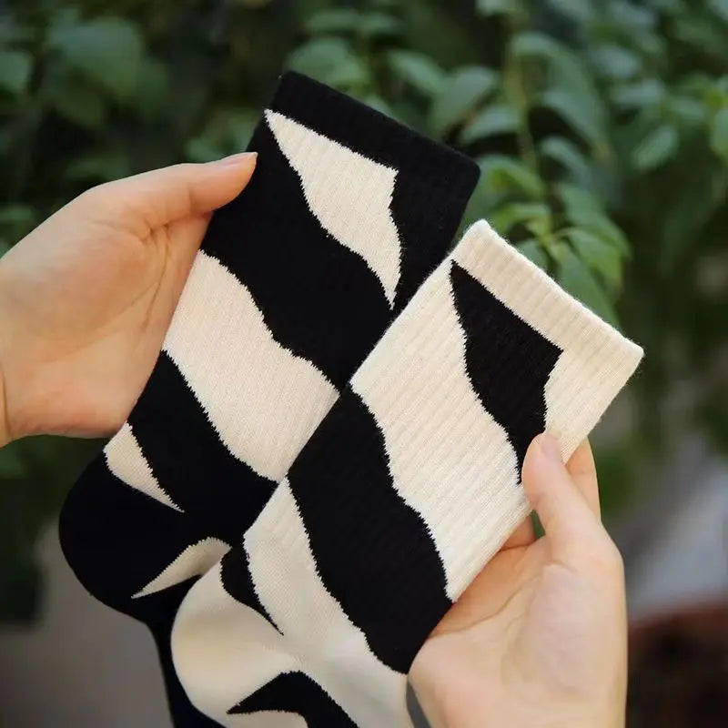4 Paires de Chaussettes Tendance, Douces et Polyvalentes pour Hommes et Femmes, Confortables et Respirantes, Idéales pour la Course et le Fitness
