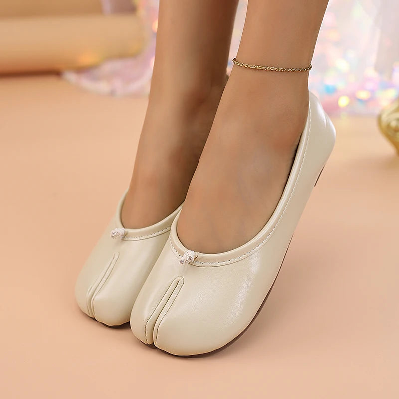 Damen Tabi Flats - Lässige Mode Slipper mit geteilter Zehe, Elegante Sommer Loafer Pumps 2026 Neu