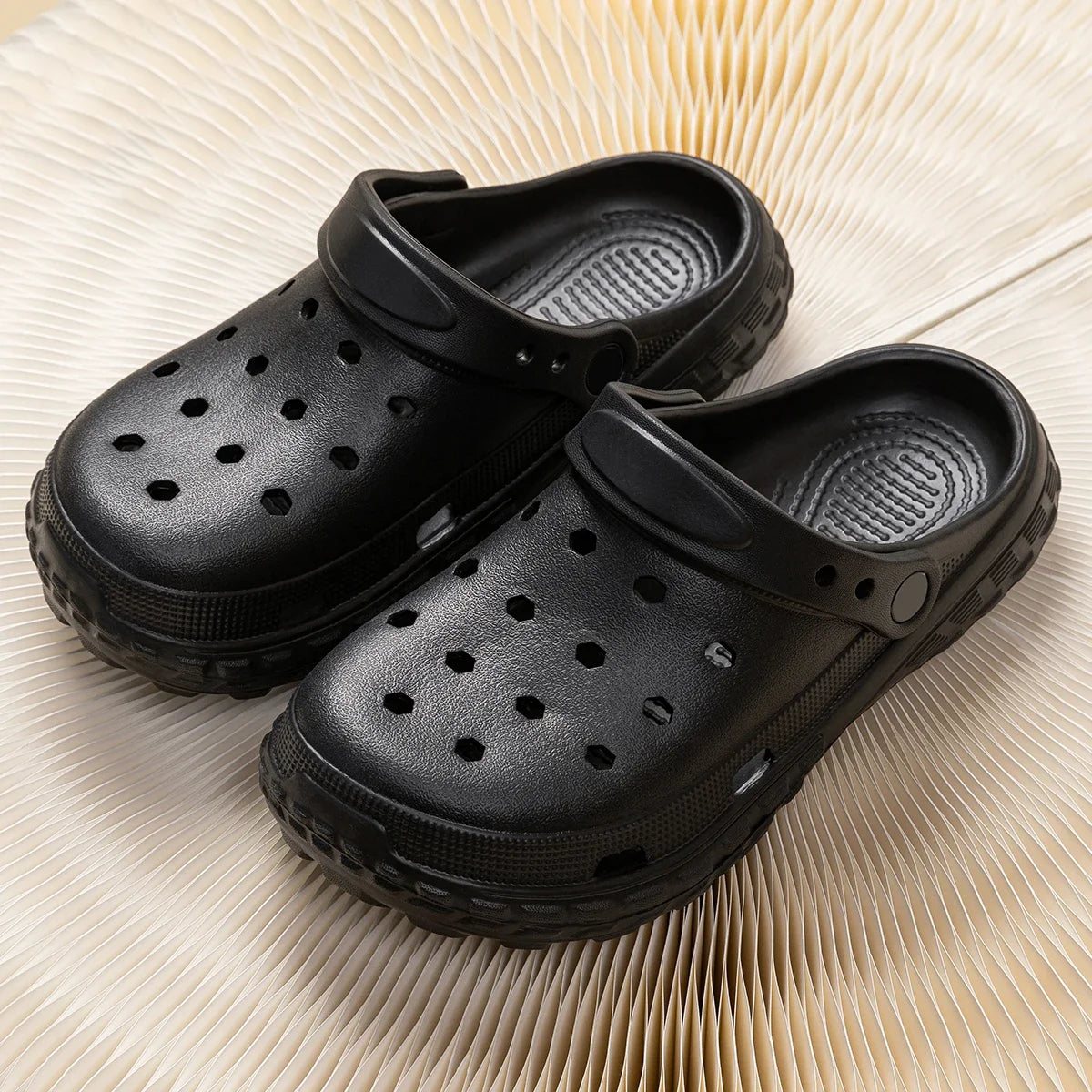 2026 Women and Men's Hole Shoes Summer Non-Slip Outdoor Sandals Closed Toe Shit Feeling Beach Slippers Thick Bottom Soft Bottom