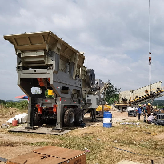 Ore Golds Processing Equipment Mobile Compact Concrete Crusher 100-200Th Mobile Stone Jaw Crusher
