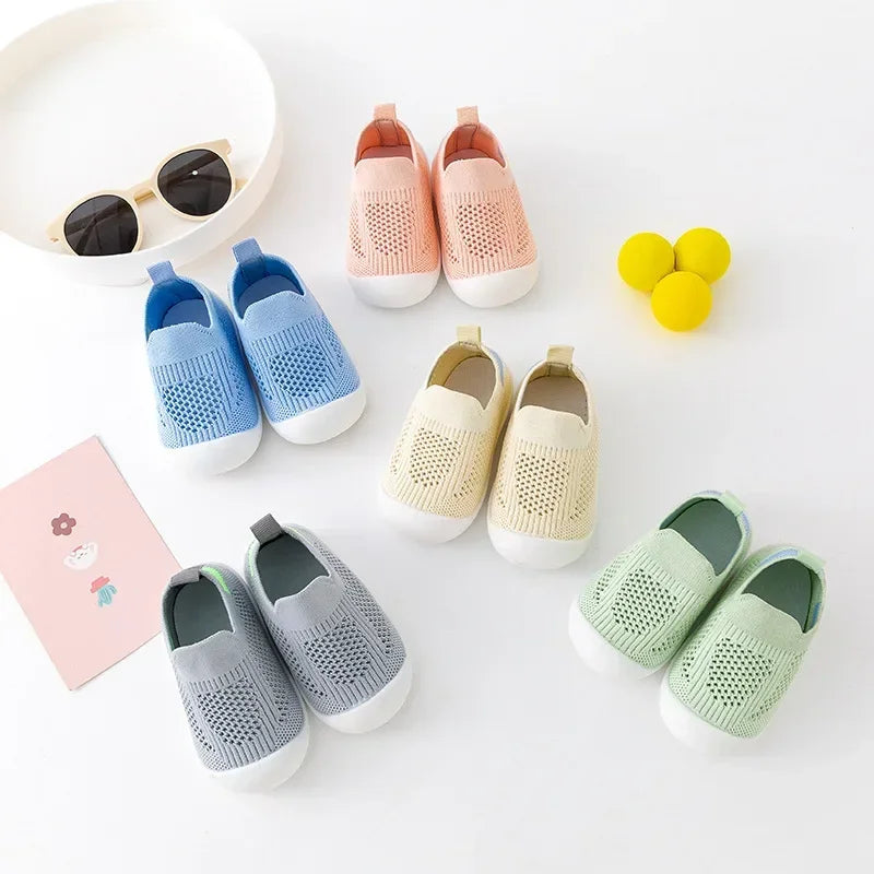 Chaussures bébé printemps populaires, maille tricotée respirante pour filles et garçons de 0 à 3 ans, baskets décontractées d'été à enfiler, antidérapantes pour tout-petits, premières chaussures de marche