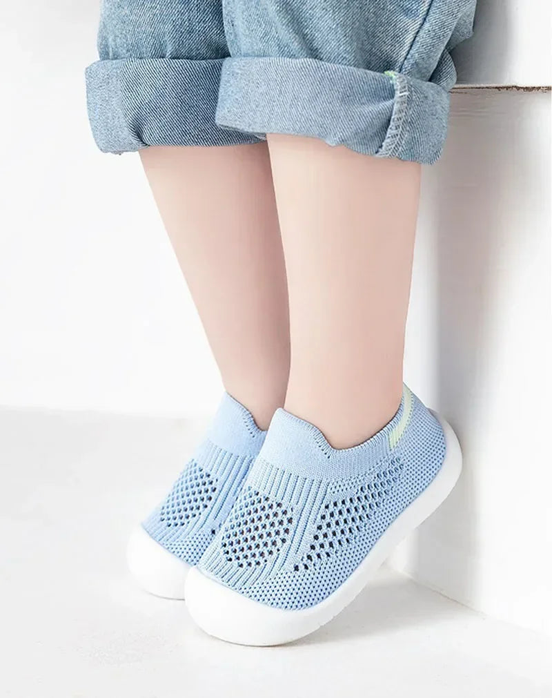 Chaussures bébé printemps populaires, maille tricotée respirante pour filles et garçons de 0 à 3 ans, baskets décontractées d'été à enfiler, antidérapantes pour tout-petits, premières chaussures de marche