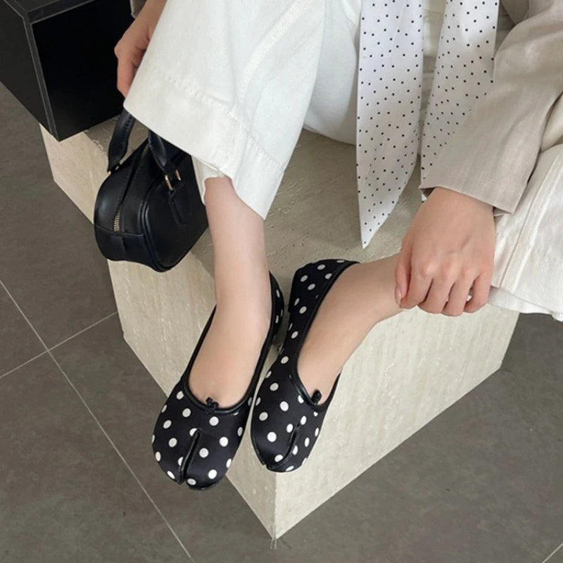 2026 New Women's Polka Dot Split-Toe Flats, Soft Slip-On Ballet Shoes, Comfortable Fashion Casual Flat Shoes for Ladies