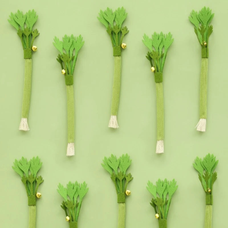 2pcs Interactive Cat Chew Toy Natural Silver Vine Stick Squeaky Celery Kitten Game Toy Bite-resistant Teeth Cleaning Cat Toy