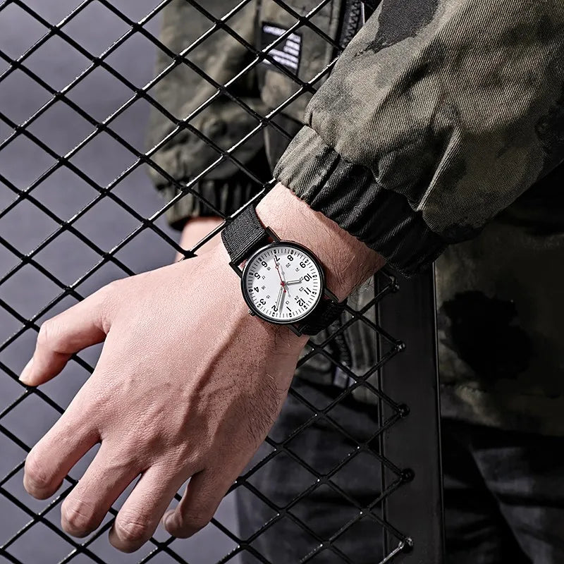 2023 Fashion Herrenuhren Luxusmarke Mode Herren Quarzuhren Leuchtzeiger Herrenuhr Großes Zifferblatt Wasserdichte Herrenarmbanduhr