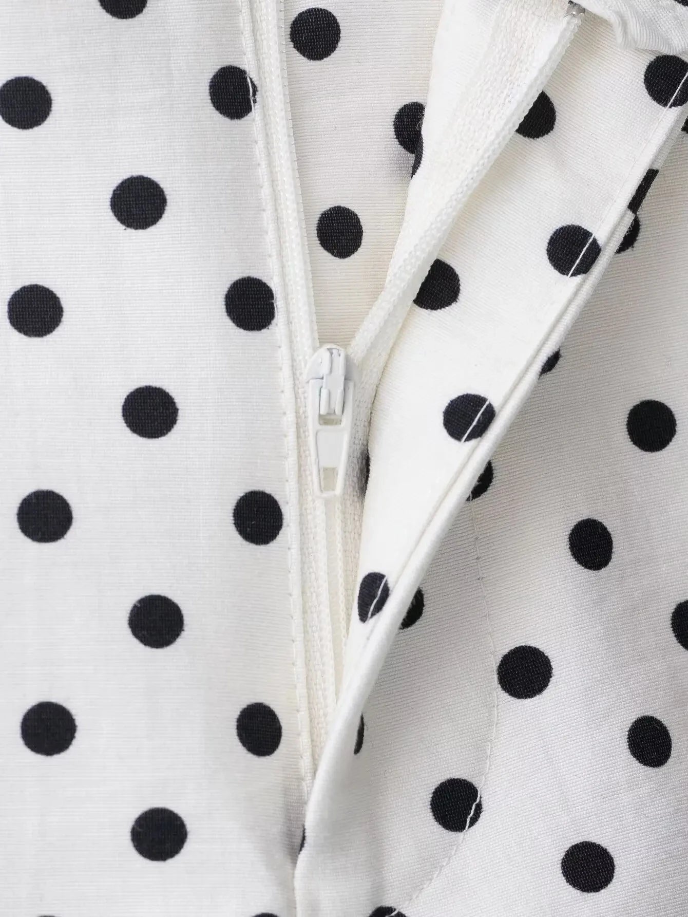 HH Fashion Women's Polka Dot Print Short Coats Autumn Long Sleeves Turtleneck Zipper With Pockets Drawstring Casual Jacket