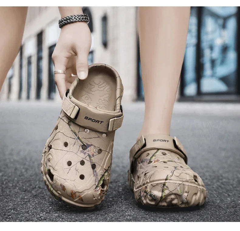 New Summer Men's Sandals New Home Garden Shoes Comfortable and Lightweight Men Slippers Non-Slip Soft Bottom Flip Flop Sandals