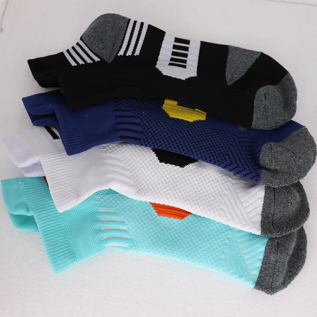 3/9 paires de chaussettes de sport antidérapantes pour hommes et femmes, chaussettes de basketball professionnelles épaissies avec fond en serviette pour la course à pied et l'entraînement de fitness