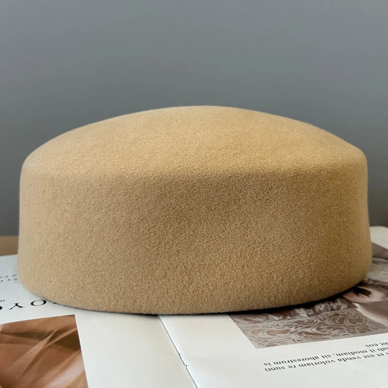 Vintage Hard Top Flat Fedoras Hats Women 100% Wool Felt Berets Hat Wedding Fascinator Caps Wedding Cocktail Party Pillbox Hat