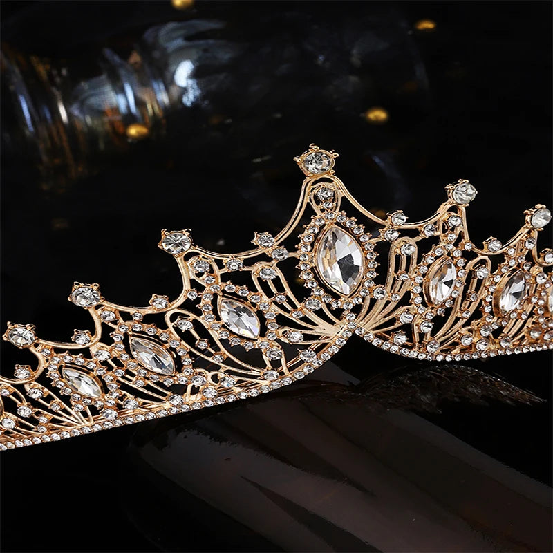 Couronne de Reine pour Femmes Couronne de Concours avec Peignes Couronne de Princesse pour Filles Strass en Cristal Tiara Bandeau Tiara Peigne Tiara