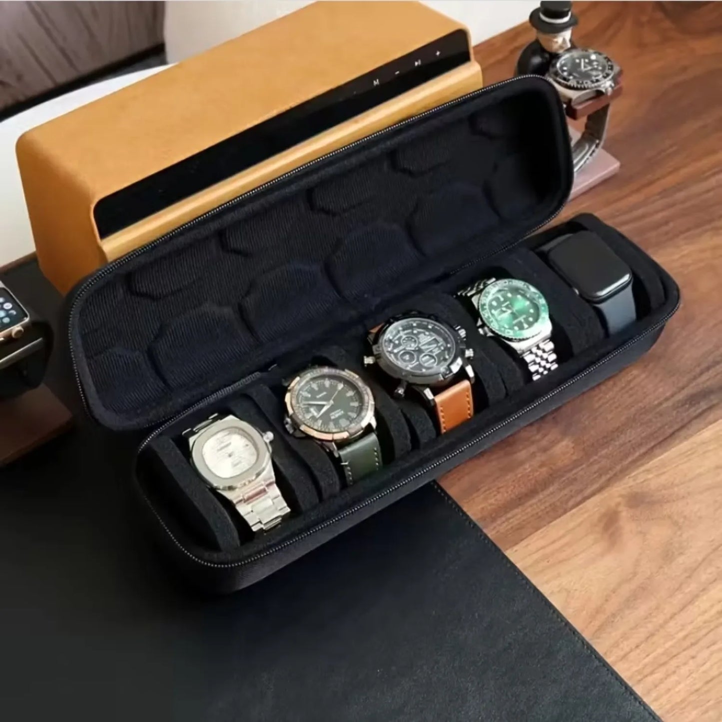 1 Stück 5-Schlitz Uhrenetui | Reise-Organizer mit harter Schale und Kissen-Einlage – bereit zum Verschenken (Schwarz), geeignet zur Aufbewahrung von Smartwatches