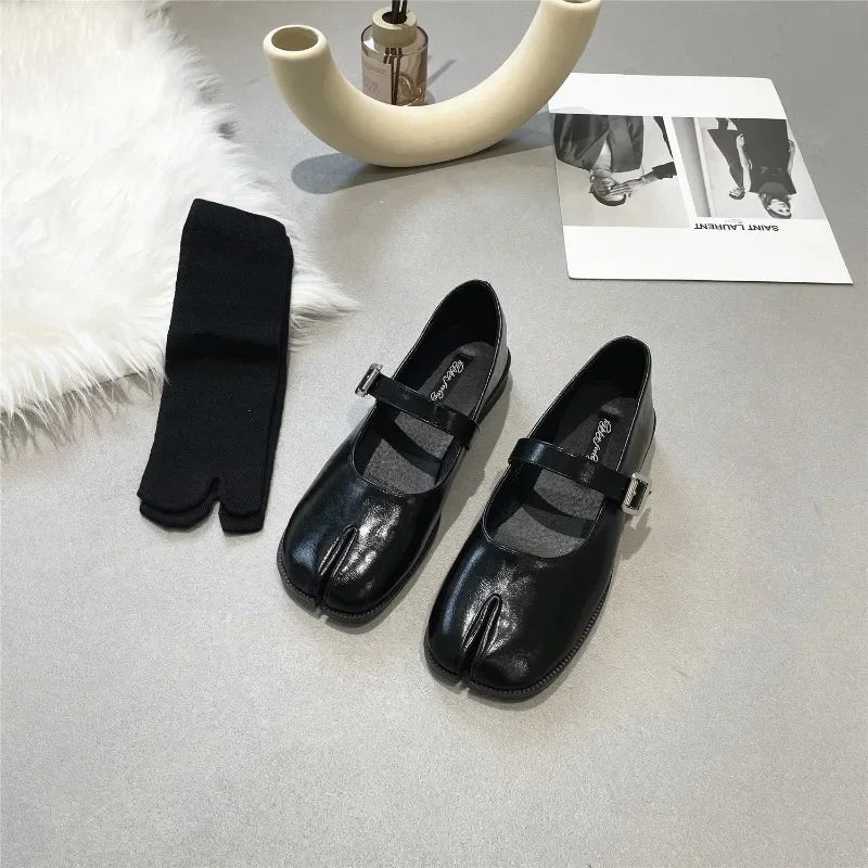 Novelty Split Toe flat shoes woman quality leather mary janes Japanese style trotters flats ankle bele Tabi ninja loafers women