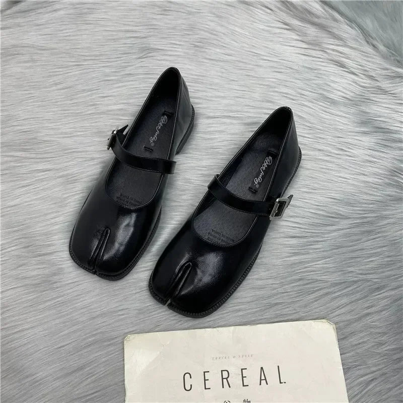 Novelty Split Toe flat shoes woman quality leather mary janes Japanese style trotters flats ankle bele Tabi ninja loafers women