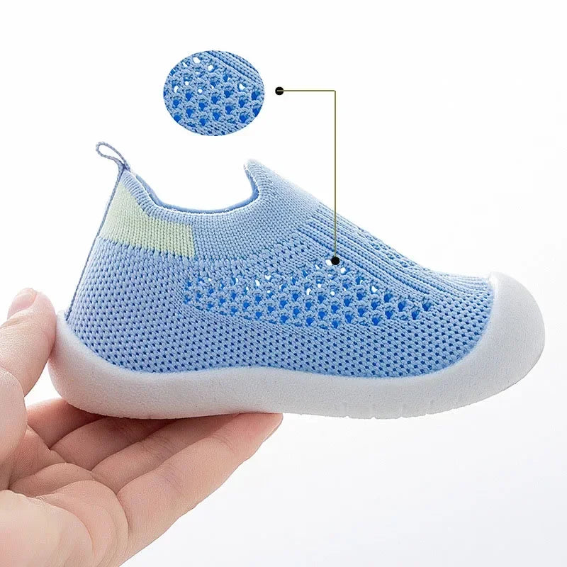 Chaussures bébé printemps populaires, maille tricotée respirante pour filles et garçons de 0 à 3 ans, baskets décontractées d'été à enfiler, antidérapantes pour tout-petits, premières chaussures de marche