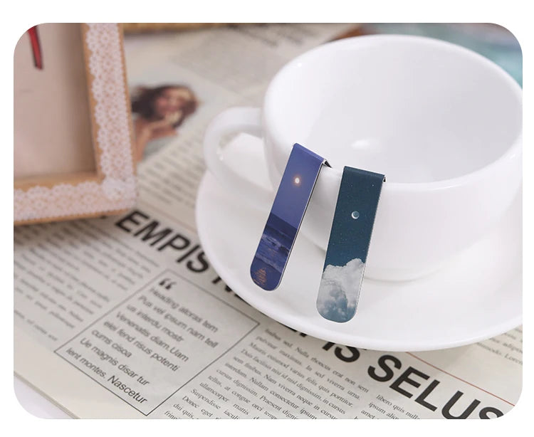 JIANQI 2pcs/pack Magnetic bookmark beautiful scenery clouds simple literary pattern bookmark Reading tool School office supplies