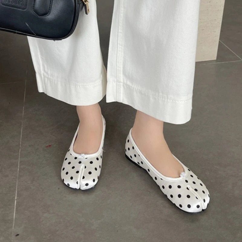 2026 New Women's Polka Dot Split-Toe Flats, Soft Slip-On Ballet Shoes, Comfortable Fashion Casual Flat Shoes for Ladies