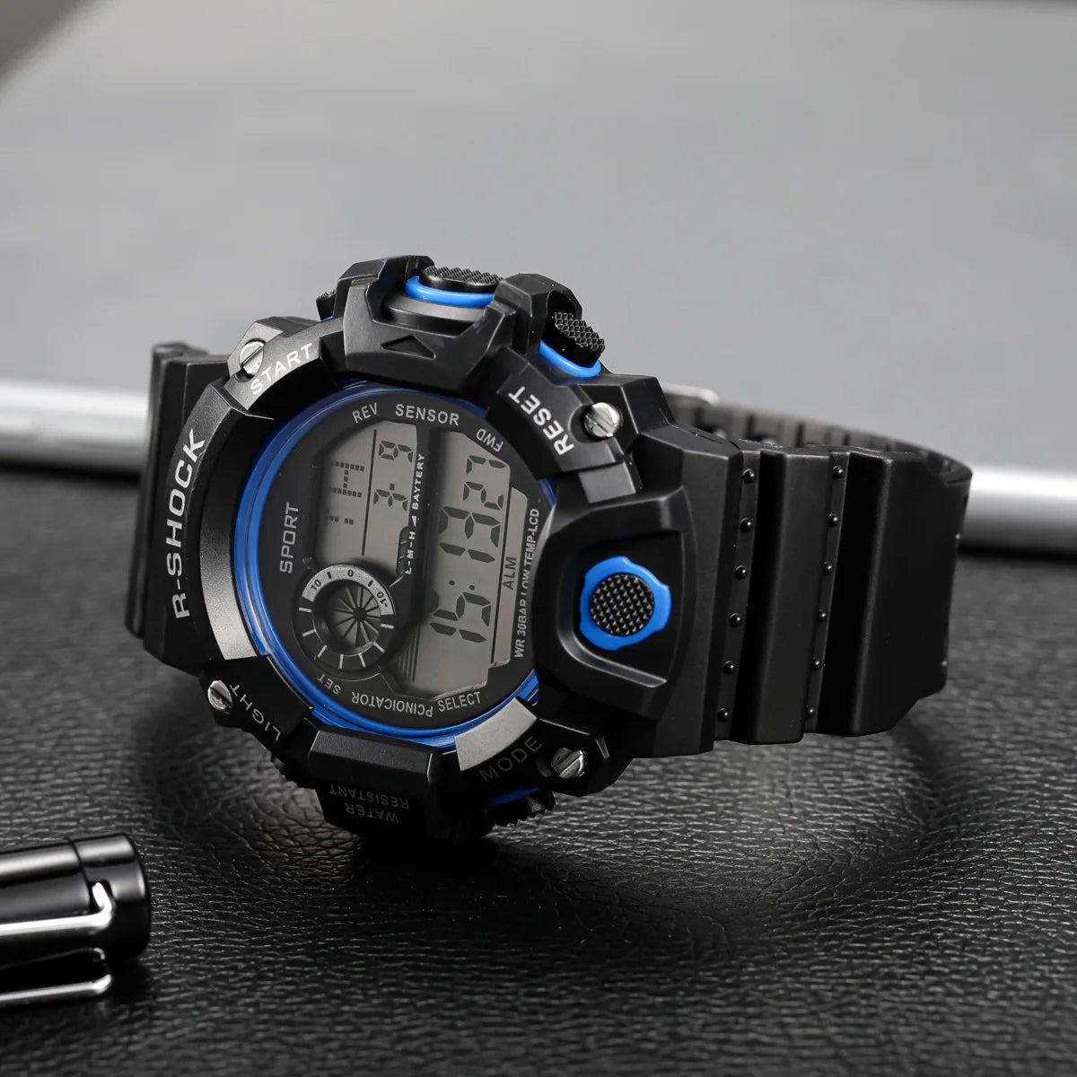 Mode Herrenuhr Sportliche elektronische Armbanduhr Großes Zifferblatt Multifunktional Wasserdicht Leuchtend Alarm Kinder Militäruhr für Herren