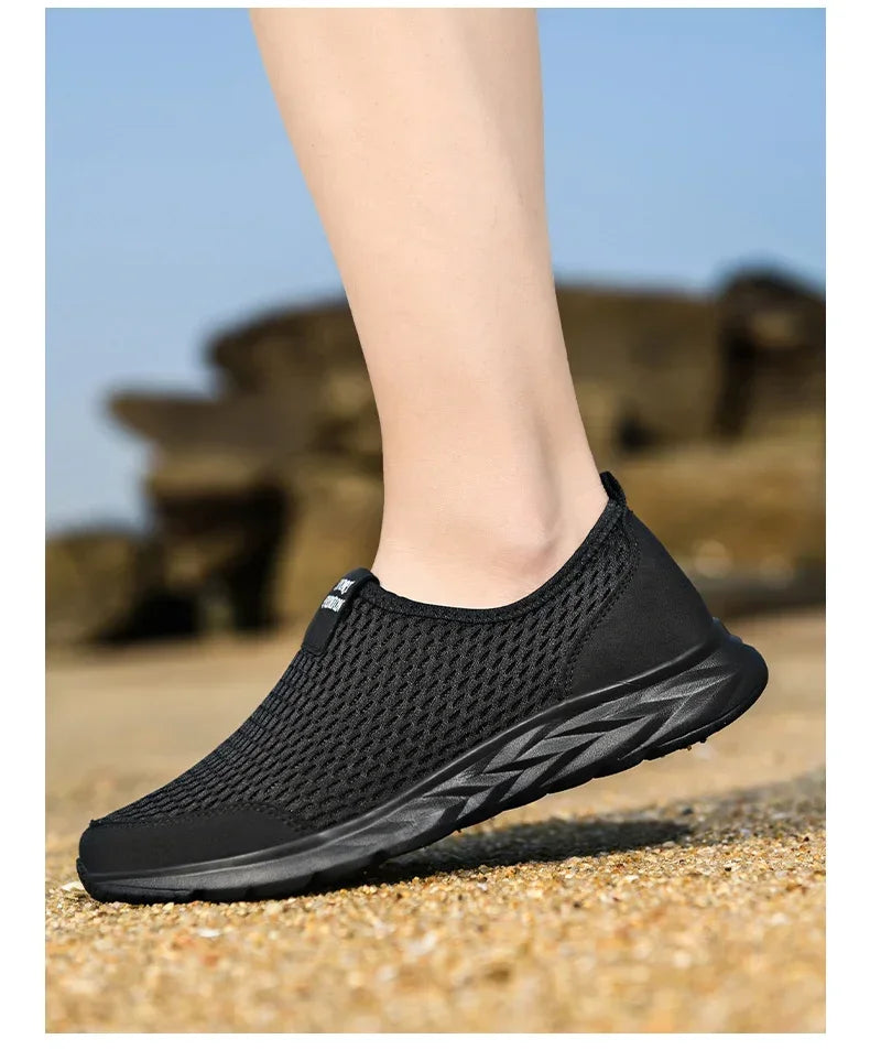 2026 New Shoes Men Loafers Light Walking Breathable Summer Comfortable Casual Shoes Men Sneakers Zapatillas Hombre Plus