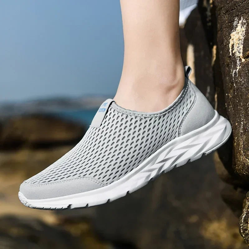 2026 New Shoes Men Loafers Light Walking Breathable Summer Comfortable Casual Shoes Men Sneakers Zapatillas Hombre Plus
