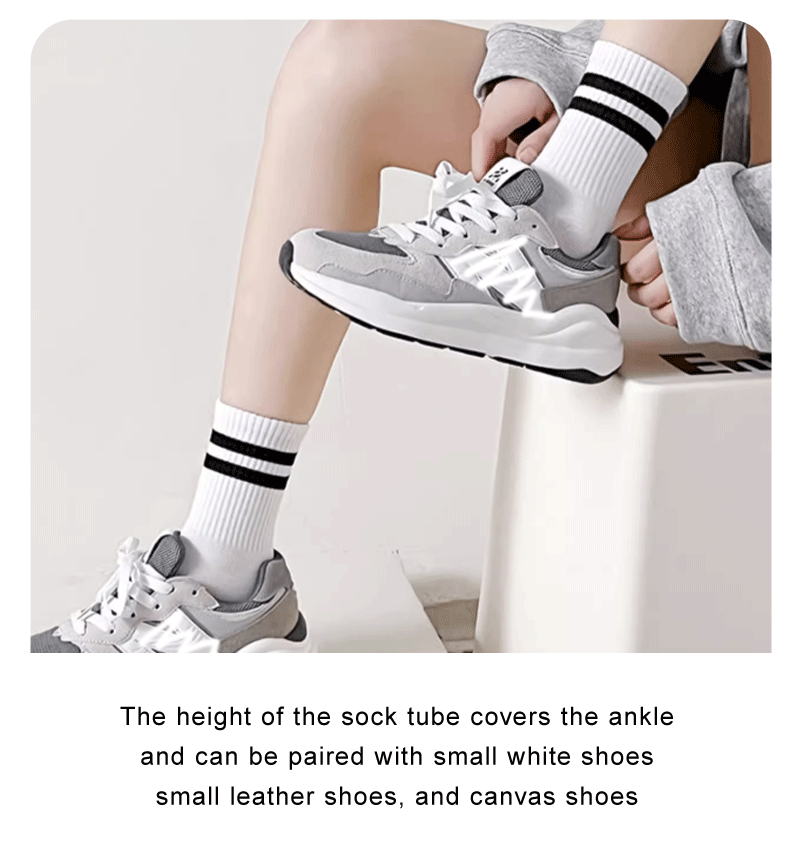 Lot de 6 paires de chaussettes hautes mi-mollet pour femme, noir et blanc pur, avec rayures parallèles, populaires et absorbantes.