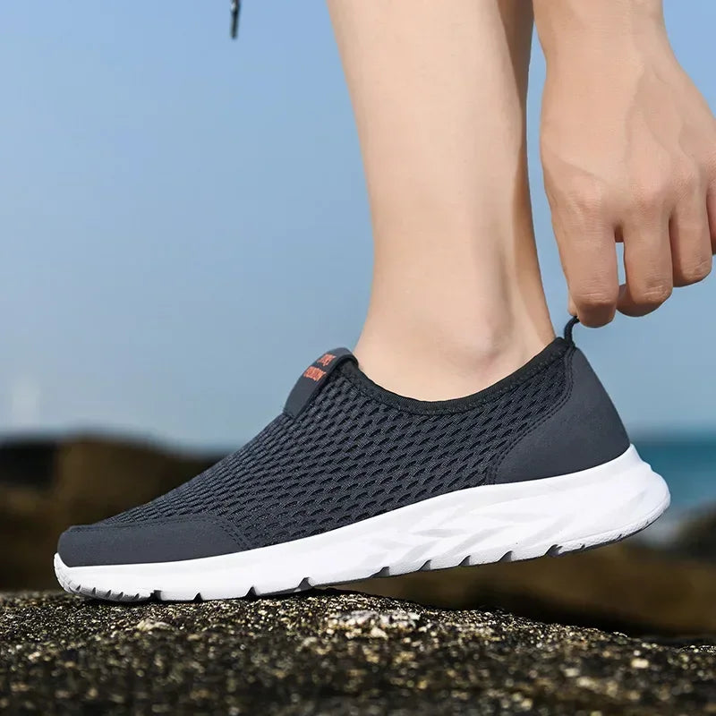 2026 New Shoes Men Loafers Light Walking Breathable Summer Comfortable Casual Shoes Men Sneakers Zapatillas Hombre Plus