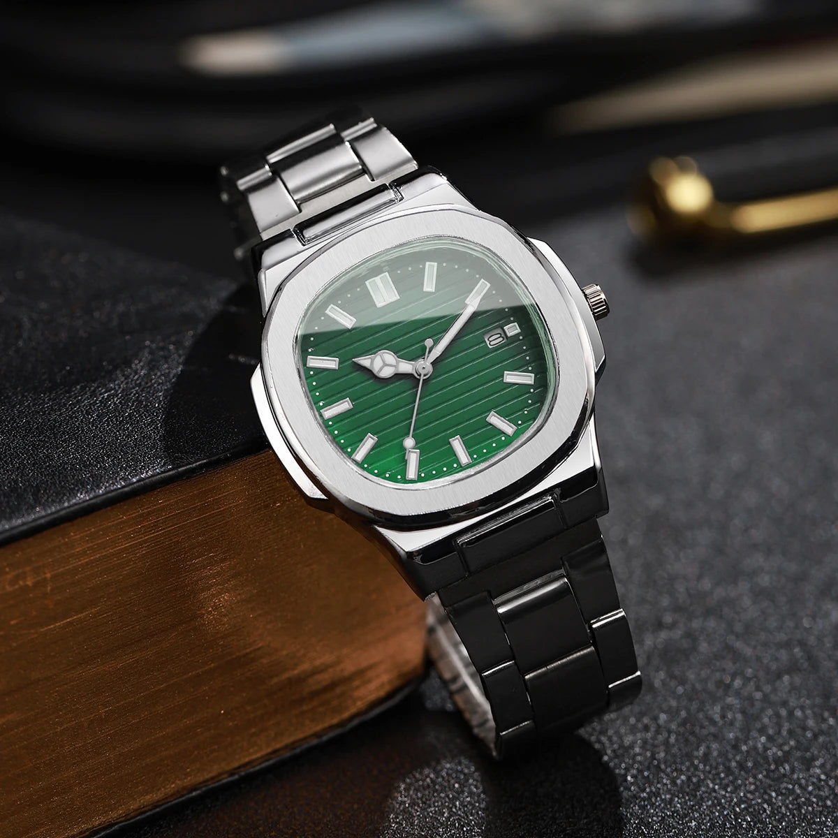 Herrenmode Armbanduhren, Business-Quarzuhr mit quadratischem Zifferblatt, Edelstahlarmband und Kalender für Herren (ohne Box)