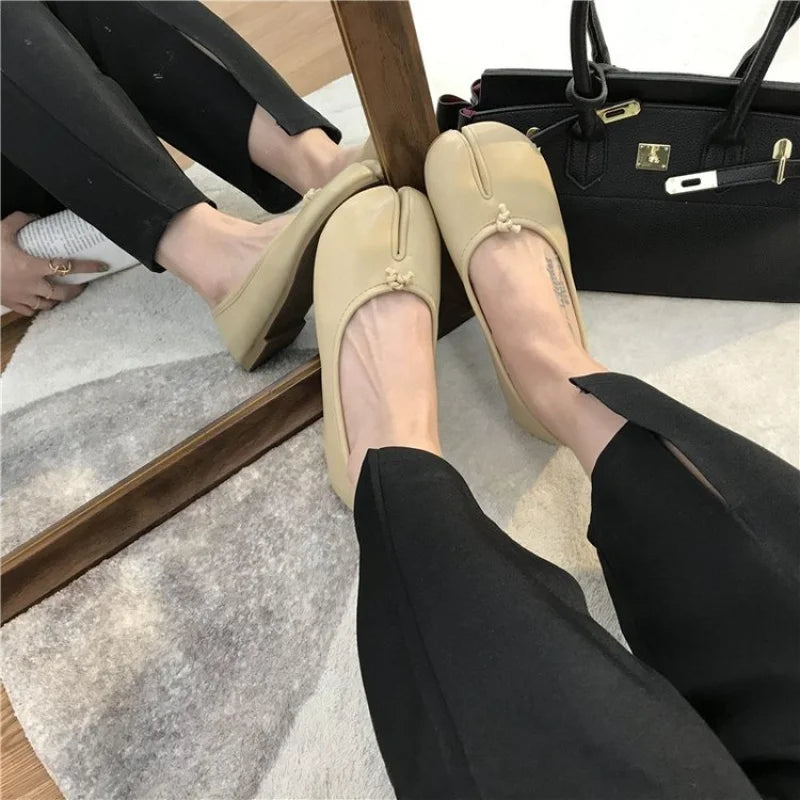 2026 New Women's Split-Toe Tabi Flats, Soft Leather Slip-On Ballet Shoes, Comfortable Casual Daily Wear Flat Shoes for Ladies