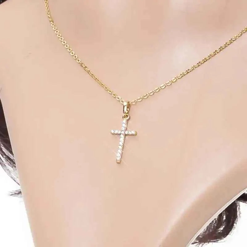 The 2025 summer classic sweet wine red cherry pendant necklace is a fashionable and individual fruit golden chain necklace for w