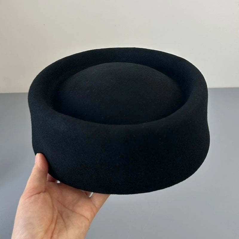 Vintage Hard Top Flat Fedoras Hats Women 100% Wool Felt Berets Hat Wedding Fascinator Caps Wedding Cocktail Party Pillbox Hat