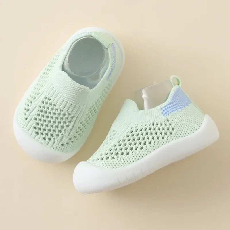 Chaussures bébé printemps populaires, maille tricotée respirante pour filles et garçons de 0 à 3 ans, baskets décontractées d'été à enfiler, antidérapantes pour tout-petits, premières chaussures de marche