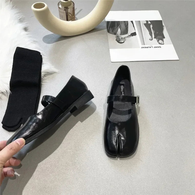 Novelty Split Toe flat shoes woman quality leather mary janes Japanese style trotters flats ankle bele Tabi ninja loafers women