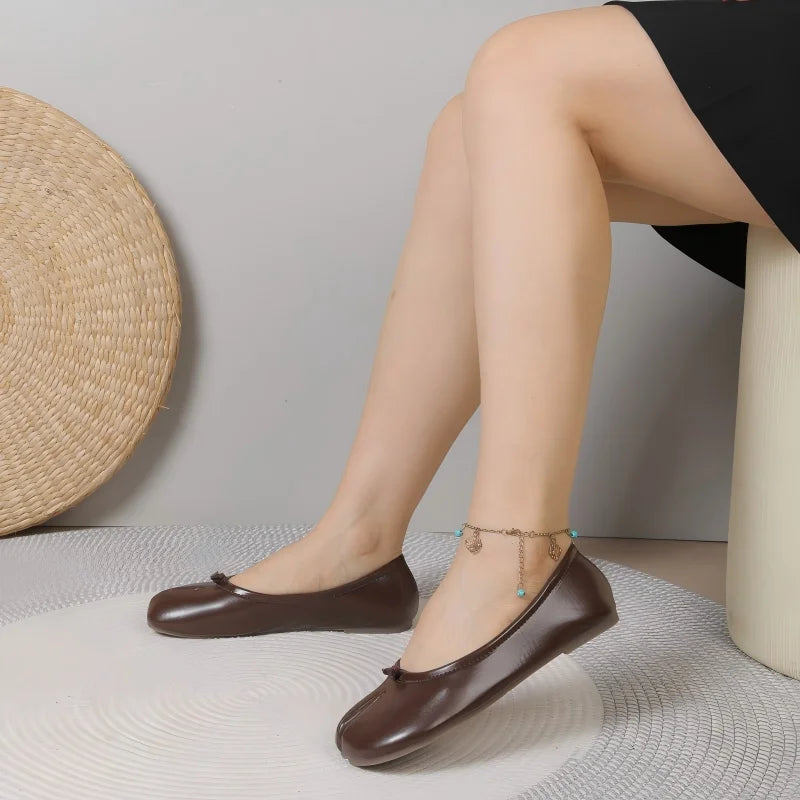 2026 New Women's Split-Toe Tabi Flats, Soft Leather Slip-On Ballet Shoes, Comfortable Casual Daily Wear Flat Shoes for Ladies