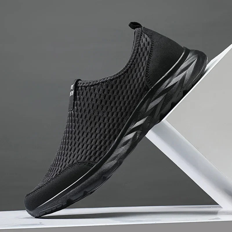 2026 New Shoes Men Loafers Light Walking Breathable Summer Comfortable Casual Shoes Men Sneakers Zapatillas Hombre Plus