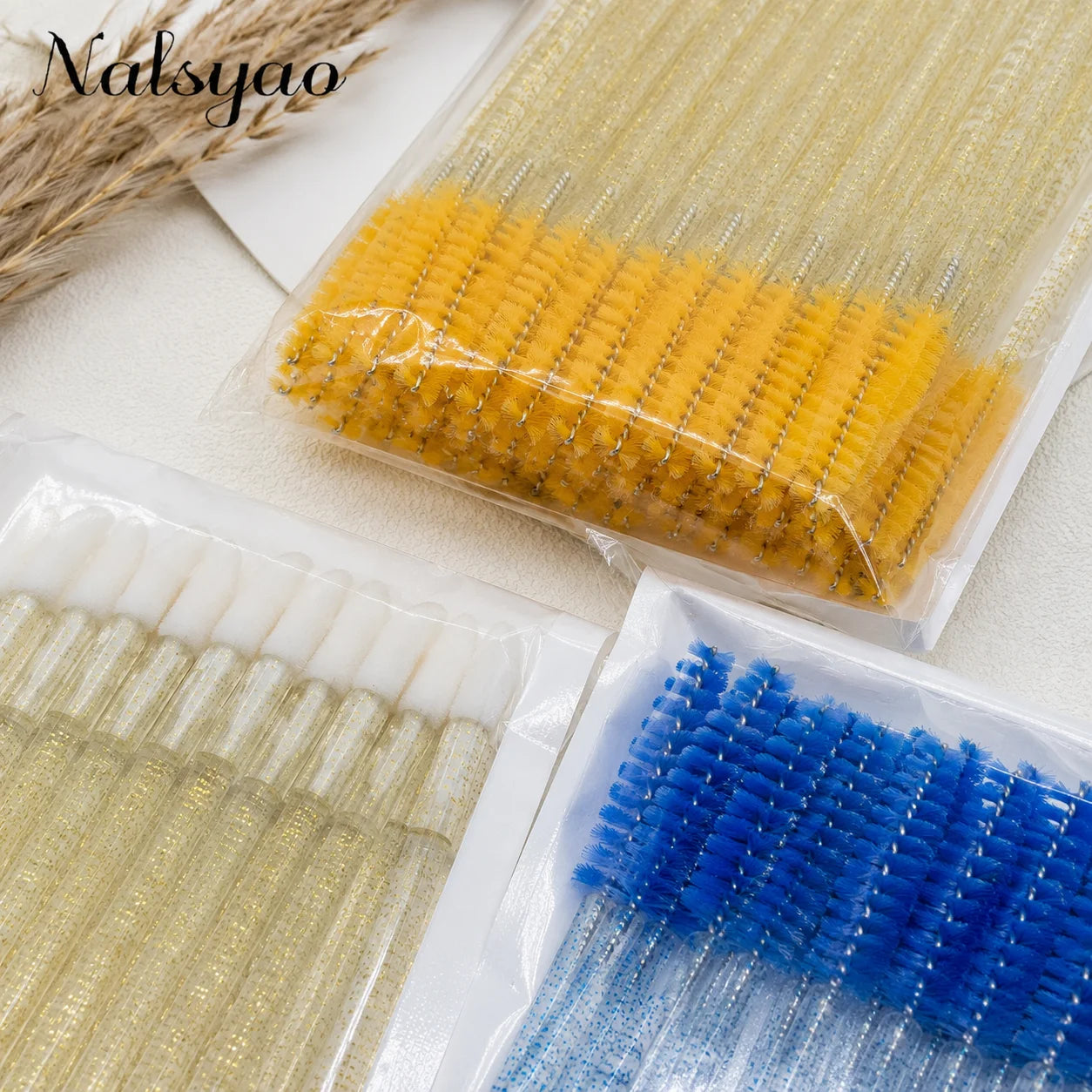 200pcs Eyelash Extension Special Eyelash Removal Brush Micro Brush Eyelash Brush Lipline Cotton Brush for Eyelash Extension Tool