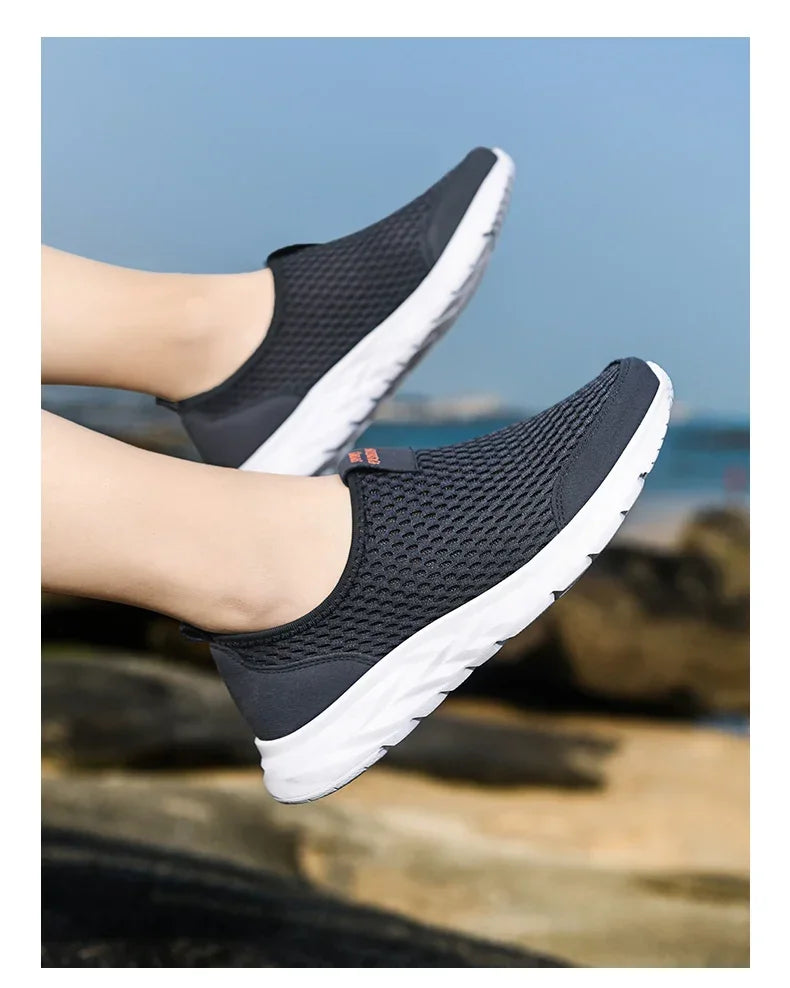 2026 New Shoes Men Loafers Light Walking Breathable Summer Comfortable Casual Shoes Men Sneakers Zapatillas Hombre Plus