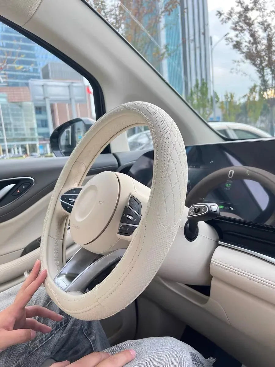 Embossed PU Leather Patchwork Car Steering Wheel Cover, Non-slip, Breathable, Universal 15 Inch (Approx. 38cm)