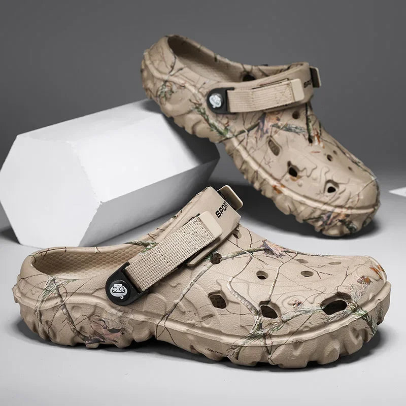 New Summer Men's Sandals New Home Garden Shoes Comfortable and Lightweight Men Slippers Non-Slip Soft Bottom Flip Flop Sandals