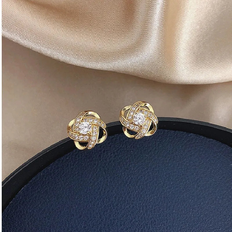 Light Luxury Zircon Stud Earrings Simple Cross Hollow Geometric Earrings Wedding Party Exquisite Ear Jewellery Women Gifts K-