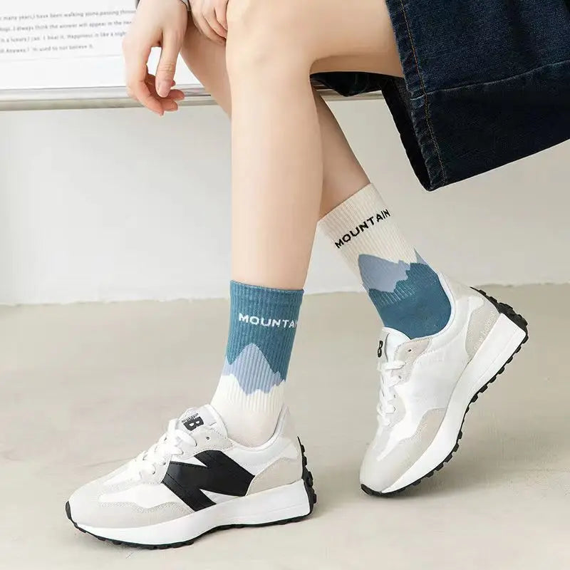 4 Paires de Chaussettes Tendance, Douces et Polyvalentes pour Hommes et Femmes, Confortables et Respirantes, Idéales pour la Course et le Fitness