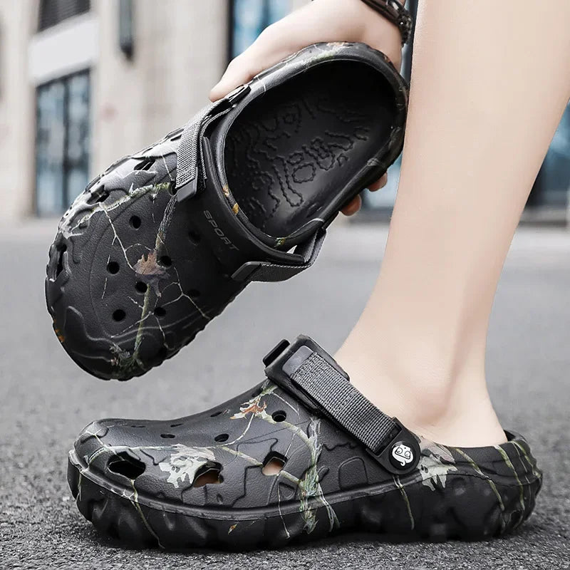 New Summer Men's Sandals New Home Garden Shoes Comfortable and Lightweight Men Slippers Non-Slip Soft Bottom Flip Flop Sandals