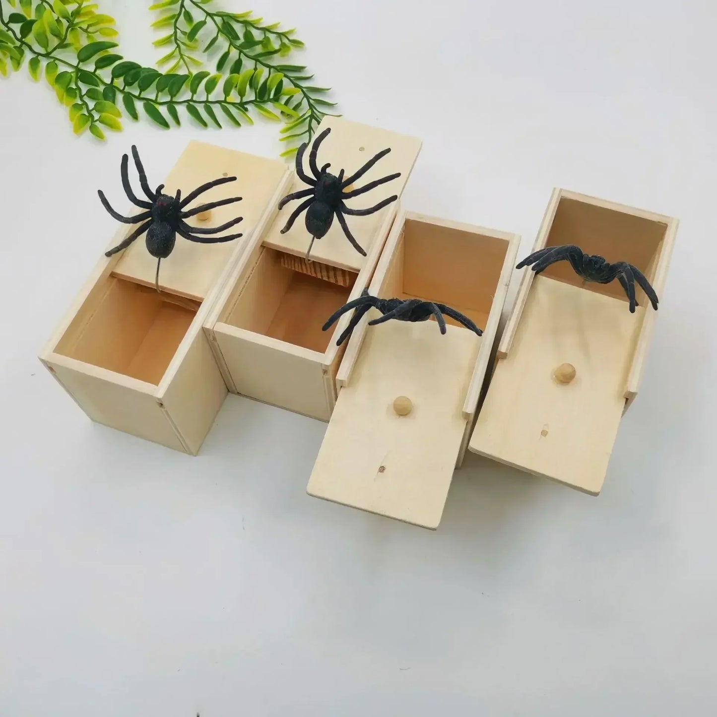 Wooden Prank Spider Scare Box Pranks Stuff Toys Handcrafted Spider Money Surprise in A Box Practical Joke Toys Gag Gift Amagi