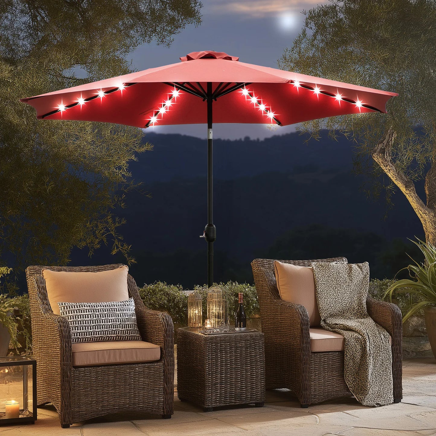 JHK 3m Solar-Sonnenschirm mit 32 LED-Leuchten, UV-beständiger Gartenschirm mit Neigungs- und Kurbelfunktion für Garten und Terrasse