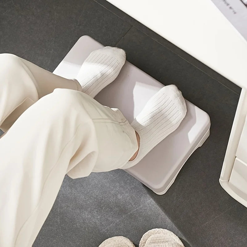 Ergonomische PP-Fußstütze für den Büroschreibtisch. Passt unter den Schreibtisch, Verwendung bei der Arbeit, auf dem Sofa & beim Lernen. Bequem & platzsparend.