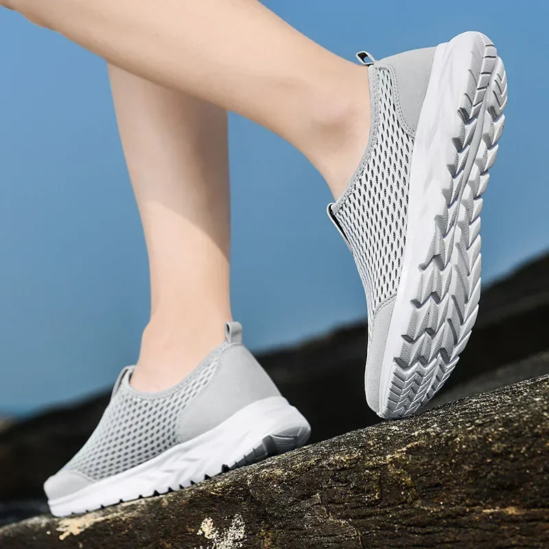 2026 New Shoes Men Loafers Light Walking Breathable Summer Comfortable Casual Shoes Men Sneakers Zapatillas Hombre Plus