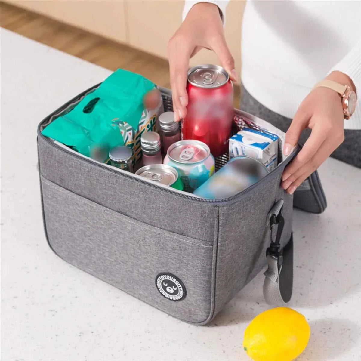 Capacity hand-held with shoulder strap insulated bag, lunch box bag, student thickened waterproof lunch bag。