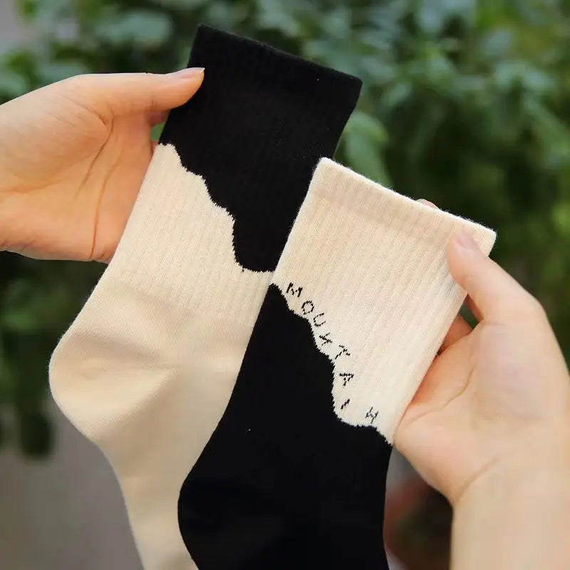 4 Paires de Chaussettes Tendance, Douces et Polyvalentes pour Hommes et Femmes, Confortables et Respirantes, Idéales pour la Course et le Fitness
