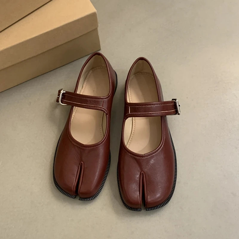 SUOJIALUN Autumn Women Flat Shoes Fashion Split Toe Flat Heel Laofer Shoes Shallow Soft Leather Casual Outdoor Mary Jane Shoes