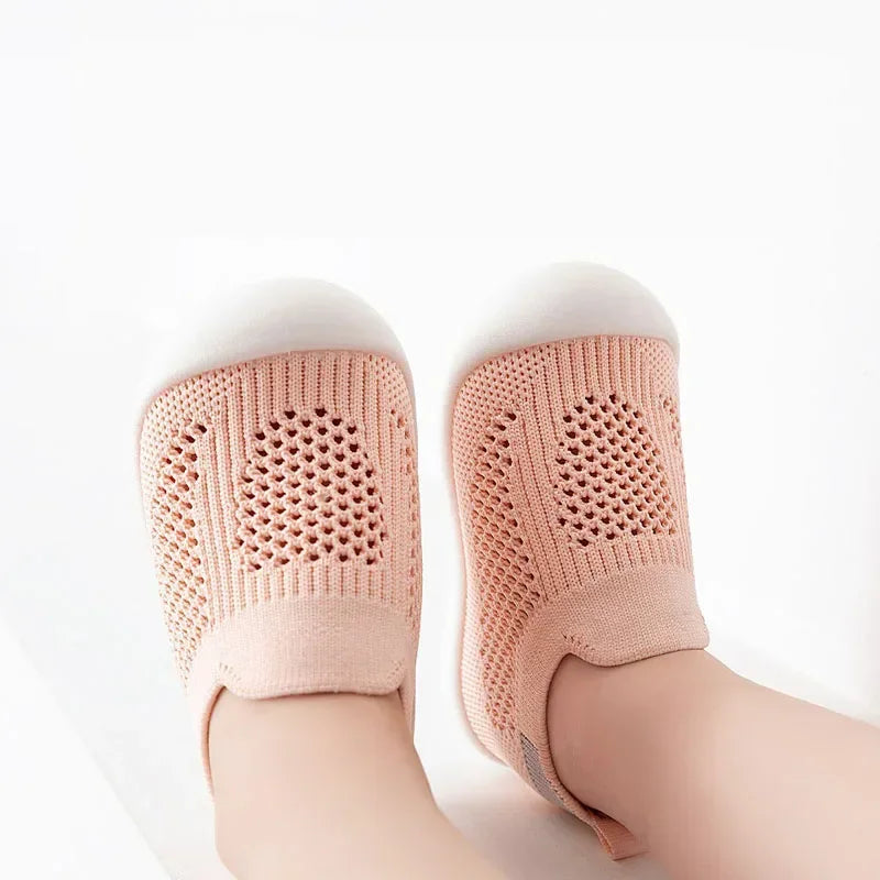 Chaussures bébé printemps populaires, maille tricotée respirante pour filles et garçons de 0 à 3 ans, baskets décontractées d'été à enfiler, antidérapantes pour tout-petits, premières chaussures de marche