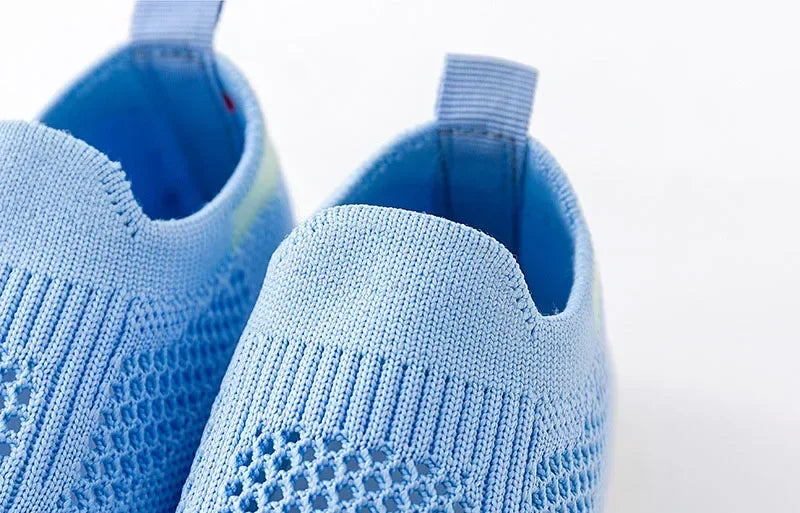 Chaussures bébé printemps populaires, maille tricotée respirante pour filles et garçons de 0 à 3 ans, baskets décontractées d'été à enfiler, antidérapantes pour tout-petits, premières chaussures de marche