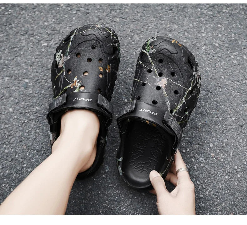 New Summer Men's Sandals New Home Garden Shoes Comfortable and Lightweight Men Slippers Non-Slip Soft Bottom Flip Flop Sandals
